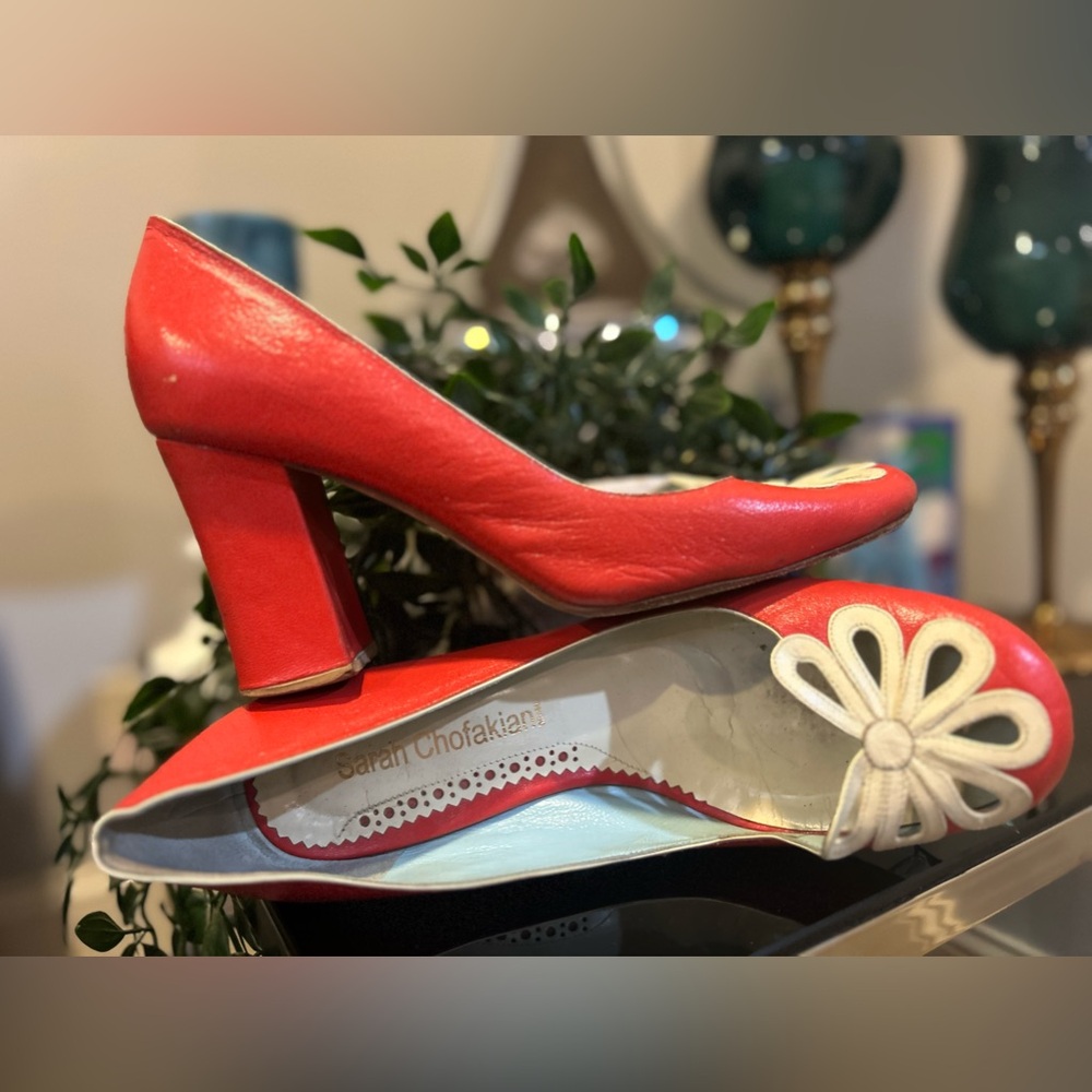 Women’s Size 7.5 Sarah Chofakain Brazil Leather Flower Heels
